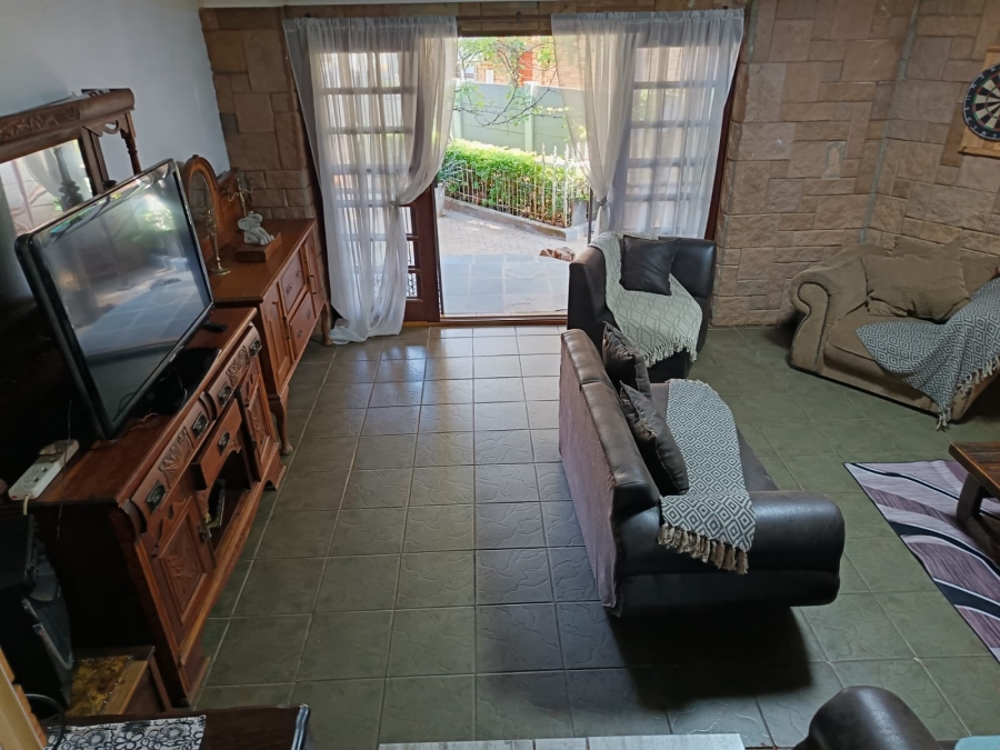 6 Bedroom Property for Sale in Cashan North West